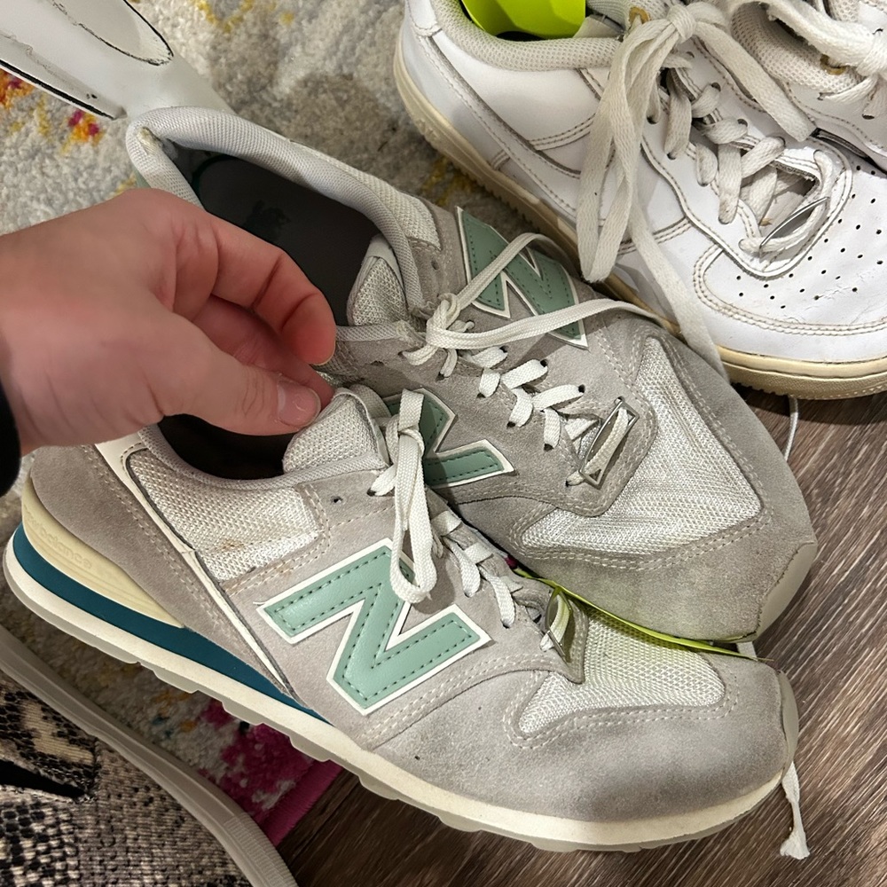 Women’s new balance sneakers